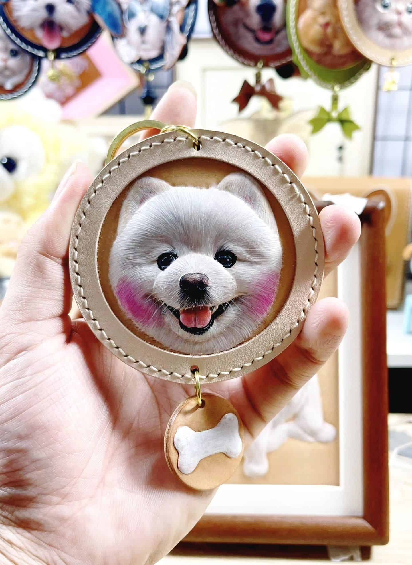 Custom 3D leather pet portrait keychain & bag charm, hand-carved from photo